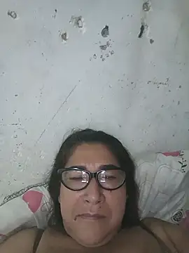 Snapshot of PatriciaGrajales chatting on 04.27.26 PatriciaGrajales online show from 04.27.26