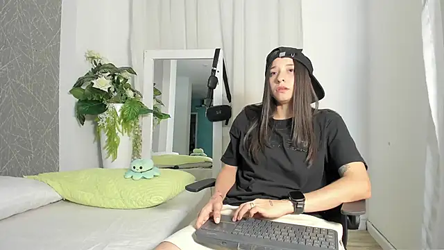Snapshot of ViictoriiaSaenz chatting on 04.27.26 ViictoriiaSaenz online show from 04.27.26