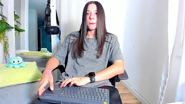 Snapshot of ViictoriiaSaenz chatting on 04.28.26 ViictoriiaSaenz online show from 04.28.26