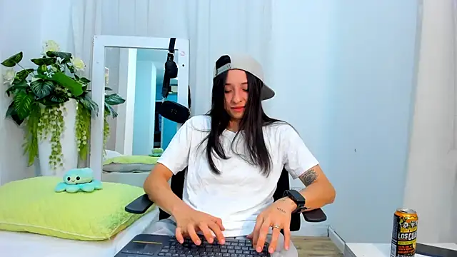 Snapshot of ViictoriiaSaenz chatting on 04.29.26 ViictoriiaSaenz online show from 04.29.26