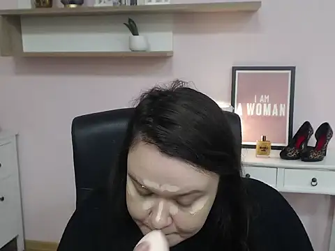 Snapshot of HollyDanceSoul chatting on 02.12.26 HollyDanceSoul online show from 02.12.26