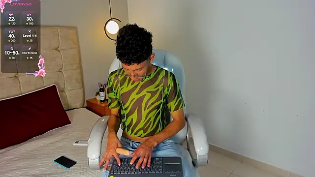 twink royale18 online show from 02.27.26