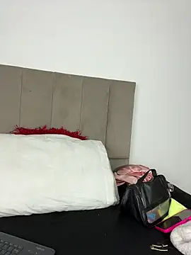 Snapshot of LeslyCooper1 chatting on 02.11.26 LeslyCooper1 online show from 02.11.26