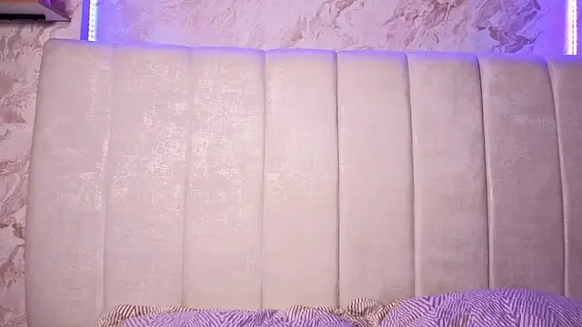 Snapshot of KimiNaru chatting on 02.10.26 KimiNaru online show from 02.10.26