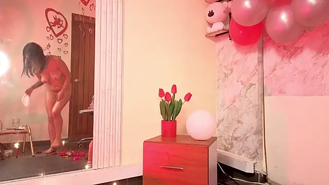 Snapshot of KimiNaru chatting on 02.15.26 KimiNaru online show from 02.15.26