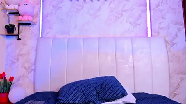 Snapshot of KimiNaru chatting on 02.22.26 KimiNaru online show from 02.22.26