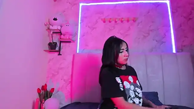 Snapshot of KimiNaru chatting on 02.23.26 KimiNaru online show from 02.23.26