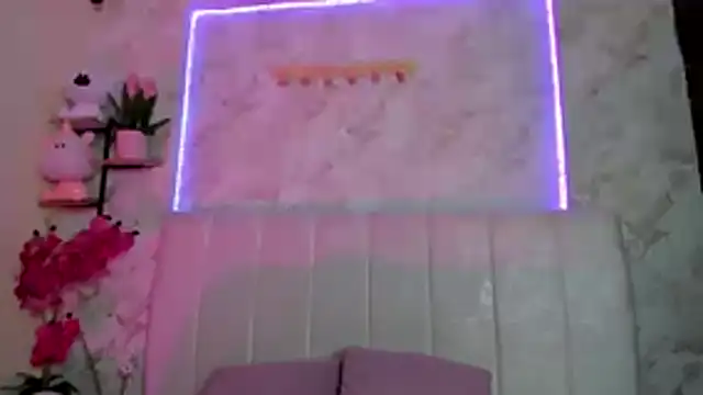 Snapshot of KimiNaru chatting on 03.12.26 KimiNaru online show from 03.12.26