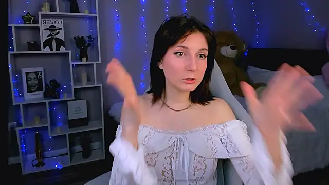 Snapshot of KikaOsterman chatting on 04.16.26 KikaOsterman online show from 04.16.26