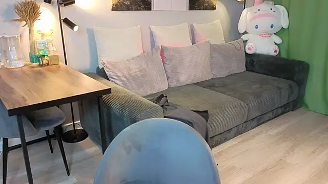 KitKatie online show from 04.04.26