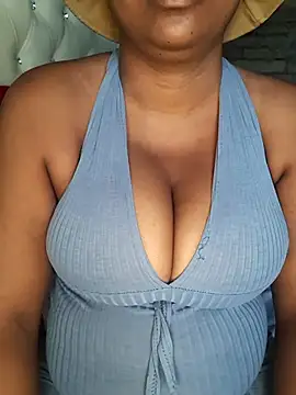 Snapshot of bigboobylicious chatting on 03.30.26 bigboobylicious online show from 03.30.26