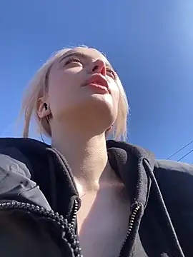 aka Blonde online show from 04.07.26