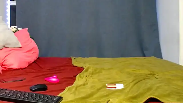 Snapshot of FifiBae1 chatting on 04.21.26 FifiBae1 online show from 04.21.26