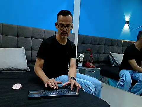 Oswalldo   online show from 04.09.26