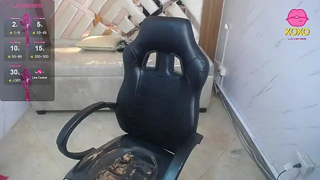 Clhoe b online show from 04.15.26