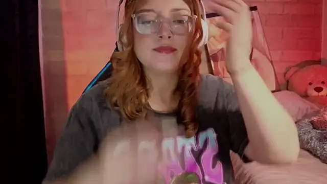 Snapshot of Mia_Franklyn chatting on 04.12.26 Mia Franklyn online show from 04.12.26
