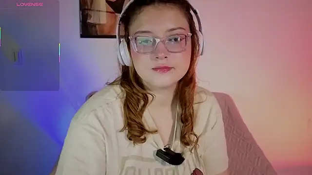 Snapshot of Mia_Franklyn chatting on 04.28.26 Mia Franklyn online show from 04.28.26