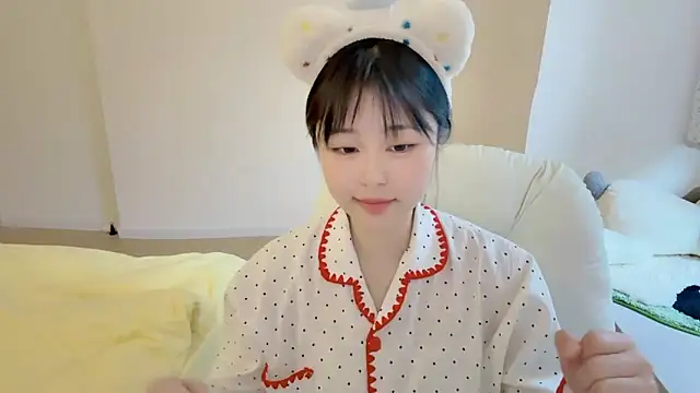 Onefiona online show from 04.11.26