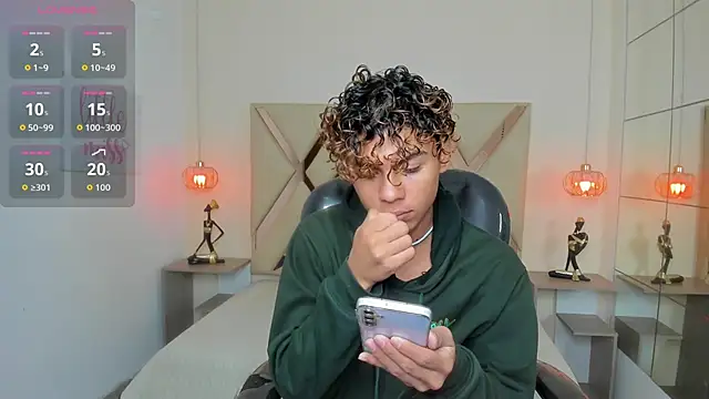 Snapshot of Anyelo_Twink chatting on 04.25.26 Anyelo Twink online show from 04.25.26