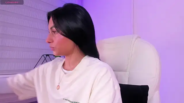 lilith petit  online show from 04.17.26