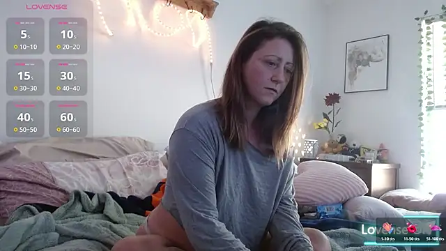 FoxyMillie online show from 02.17.26