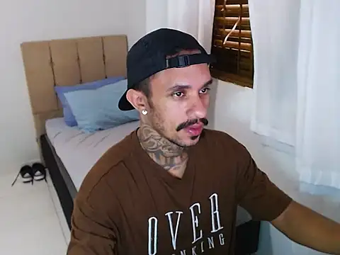 Snapshot of lipegonzalezz chatting on 02.11.26 lipegonzalezz online show from 02.11.26