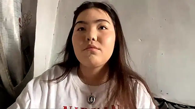 MollyAsian online show from 01.12.26