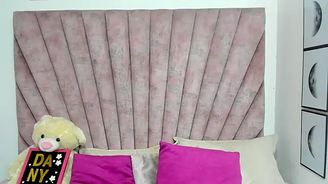 danibellucii  online show from 04.21.26