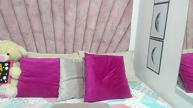 danibellucii  online show from 04.23.26