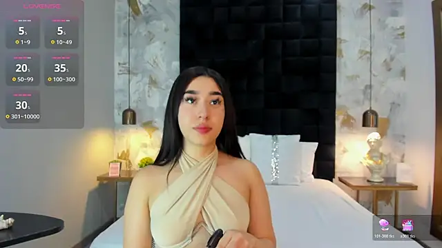 emily clarkk  online show from 02.26.26