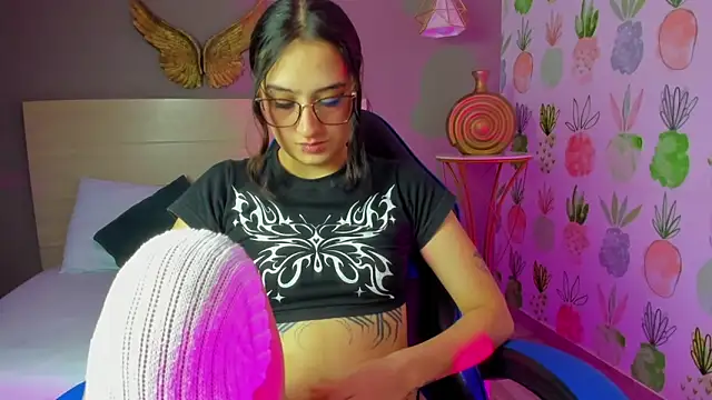 emma hiltonn  online show from 03.11.26