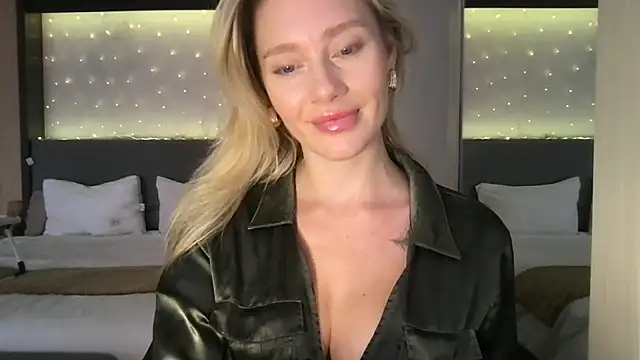 Snapshot of Stella_muse chatting on 05.19.26 Stella muse online show from 05.19.26