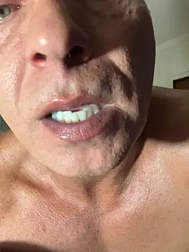 Snapshot of dogfrota chatting on 02.05.26 dogfrota online show from 02.05.26