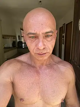 Snapshot of dogfrota chatting on 02.05.26 dogfrota online show from 02.05.26