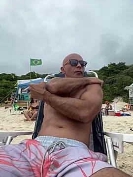 Snapshot of dogfrota chatting on 02.13.26 dogfrota online show from 02.13.26