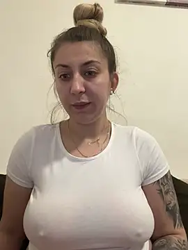 Snapshot of dalia0710 chatting on 04.15.26 dalia0710 online show from 04.15.26