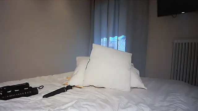 AlyssaFoxx  online show from 04.15.26