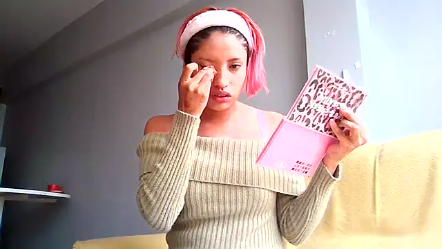 Snapshot of mindymiaw chatting on 05.11.26 mindymiaw online show from 05.11.26