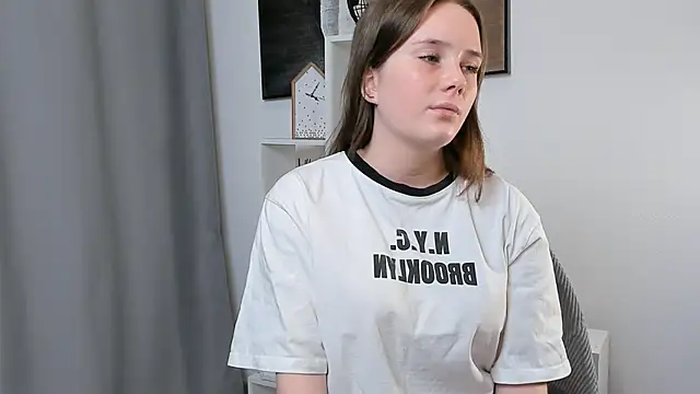 GenevieNyreen online show from 01.12.26