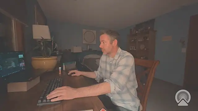 Snapshot of chrisw8140 chatting on 04.28.26 chrisw8140 online show from 04.28.26