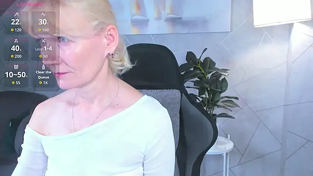 Snapshot of Julie_Lucas chatting on 05.29.26 Julie Lucas online show from 05.29.26