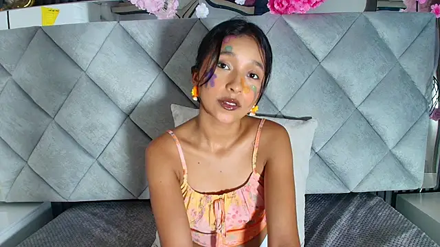 Snapshot of Real_virgin_Pussy chatting on 05.06.26 Real virgin Pussy online show from 05.06.26