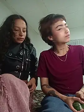 Snapshot of AlexxaAndRileyy chatting on 05.01.26 AlexxaAndRileyy online show from 05.01.26