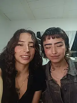 Snapshot of AlexxaAndRileyy chatting on 05.08.26 AlexxaAndRileyy online show from 05.08.26