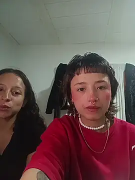 Snapshot of AlexxaAndRileyy chatting on 05.17.26 AlexxaAndRileyy online show from 05.17.26
