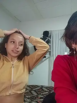 Snapshot of AlexxaAndRileyy chatting on 05.25.26 AlexxaAndRileyy online show from 05.25.26