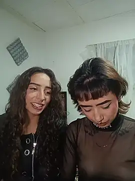Snapshot of AlexxaAndRileyy chatting on 05.27.26 AlexxaAndRileyy online show from 05.27.26