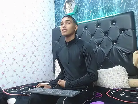 Snapshot of emersson_sex18 chatting on 01.13.26 emersson sex18 online show from 01.13.26