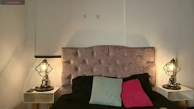 Ethan Briggs  online show from 04.03.26