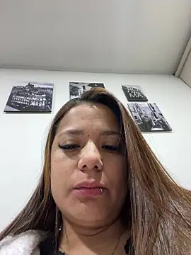 Snapshot of Pretty__Milf chatting on 03.15.26 Pretty Milf online show from 03.15.26